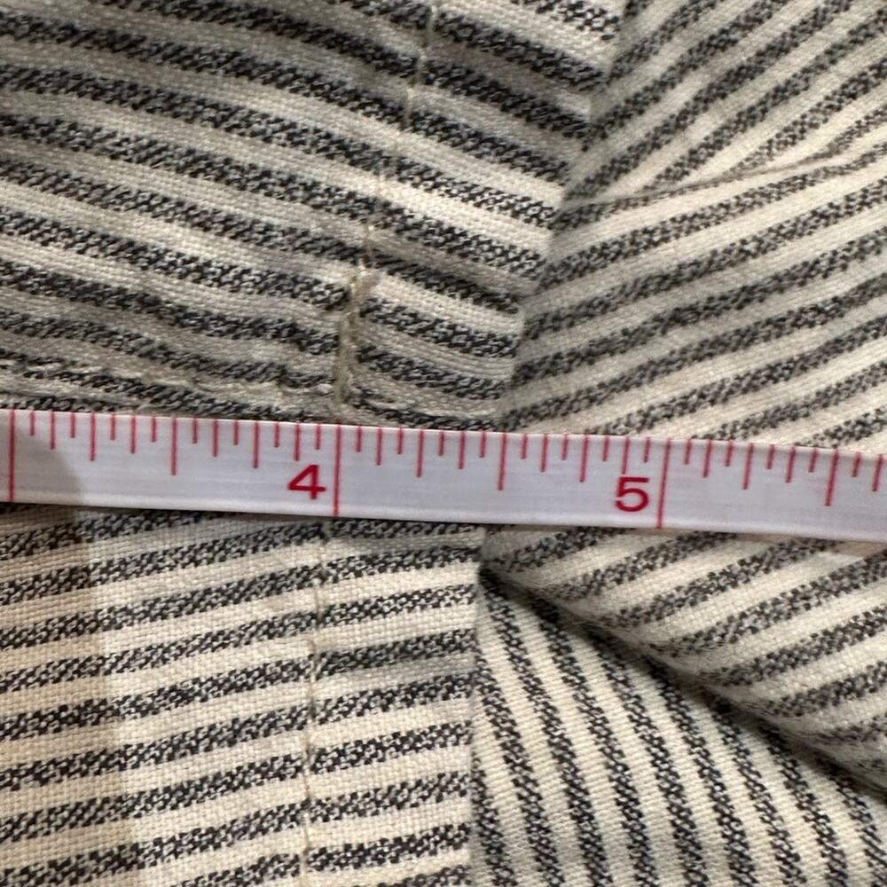 Joe’s Jeans Black and White Striped Shorts in a Womens Size 29 - Picture 5 of 6